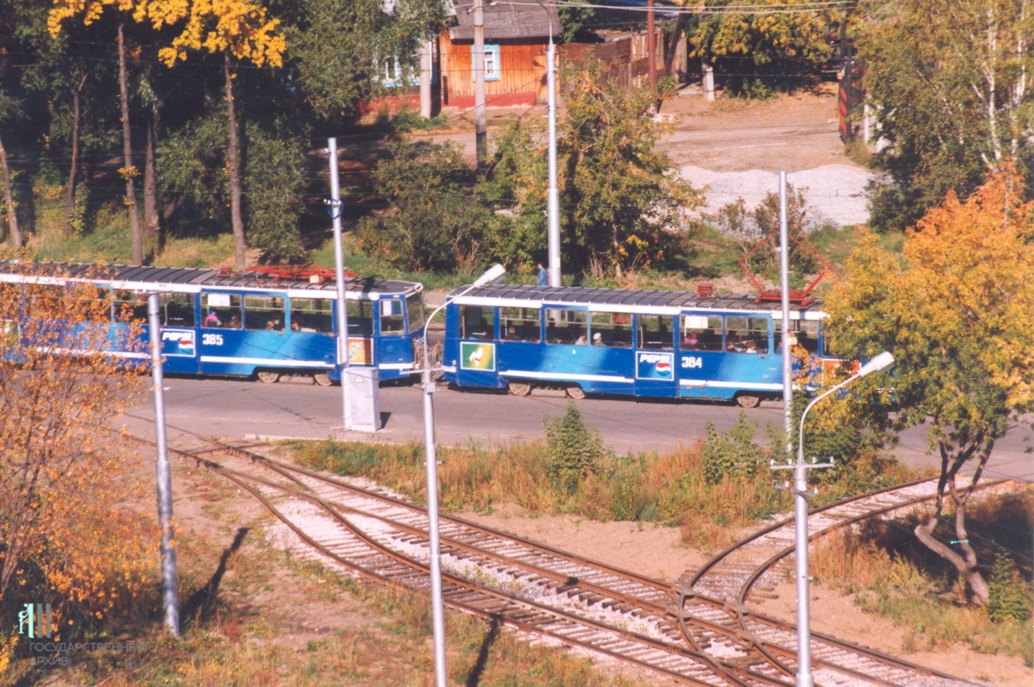 Впереди только рельсы и провода
