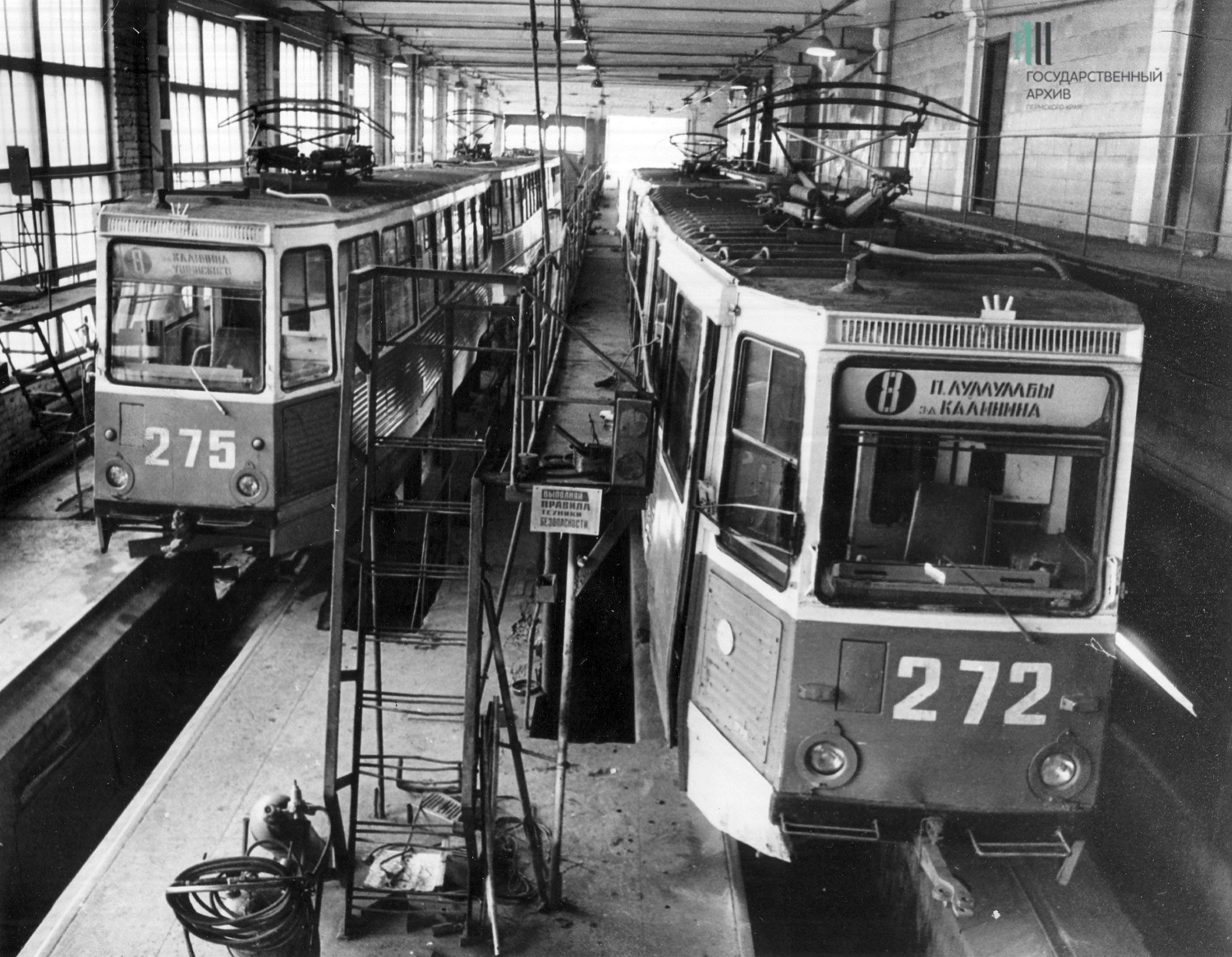 Впереди только рельсы и провода