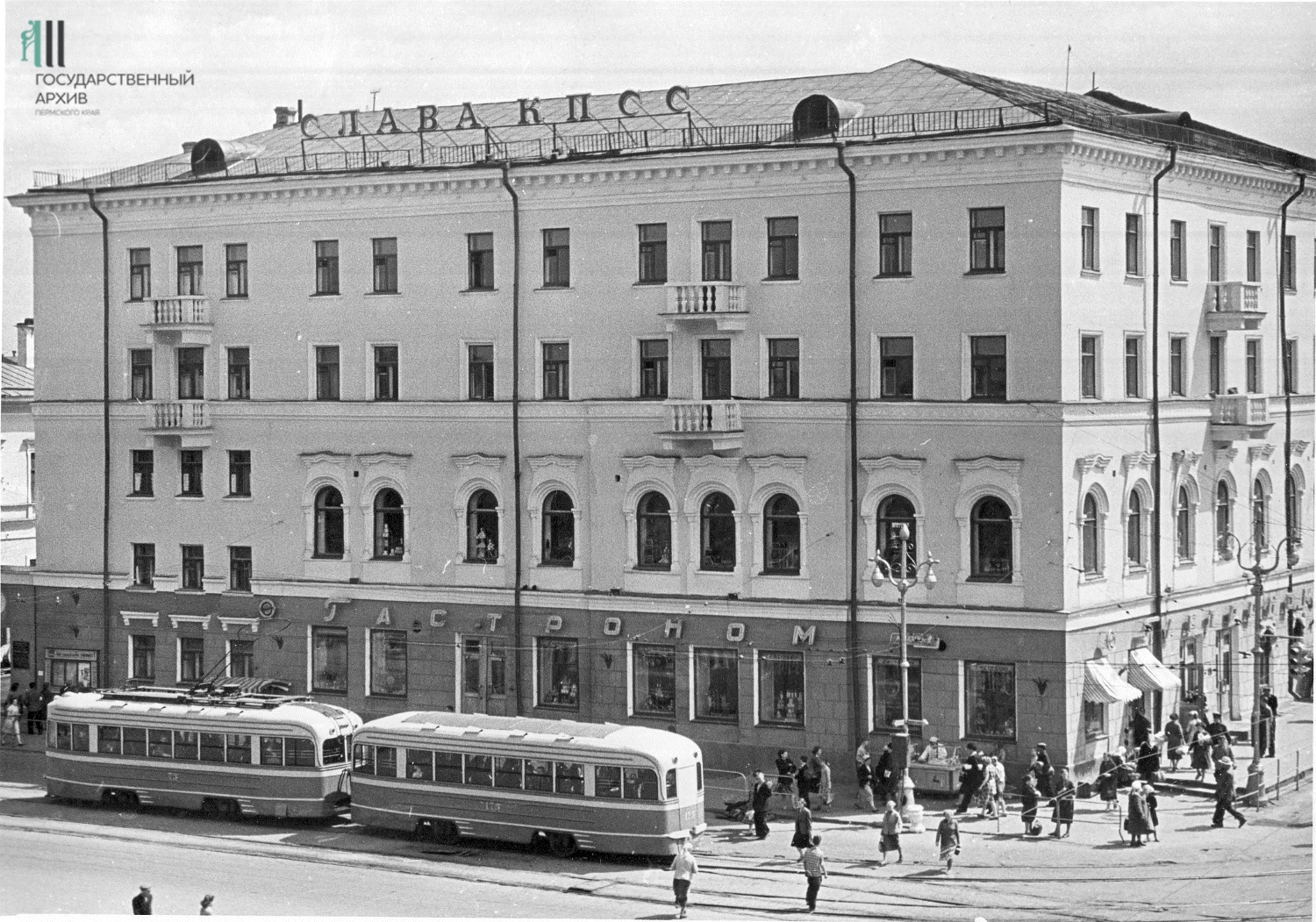 Впереди только рельсы и провода