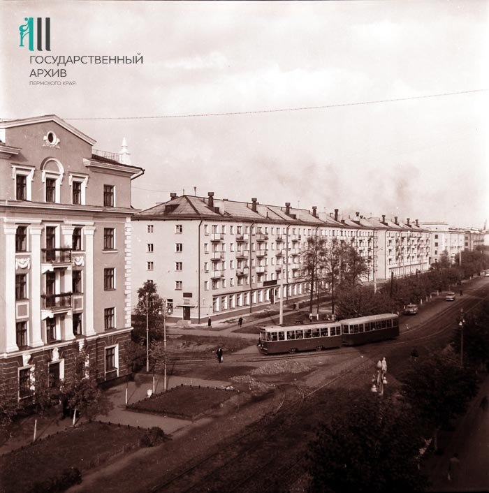 Впереди только рельсы и провода