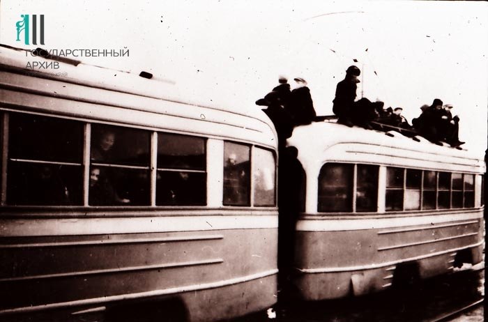 Впереди только рельсы и провода