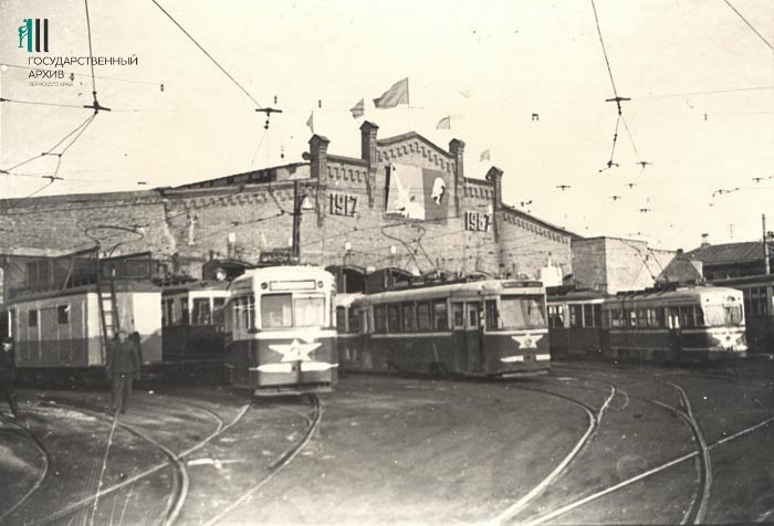 Впереди только рельсы и провода