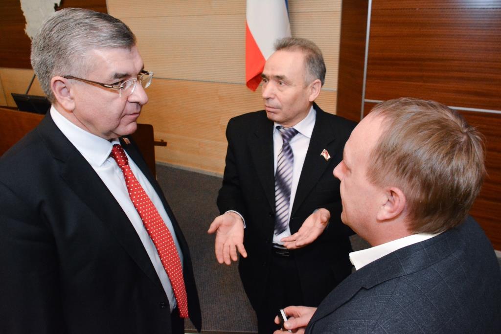 Тесно для дискуссий