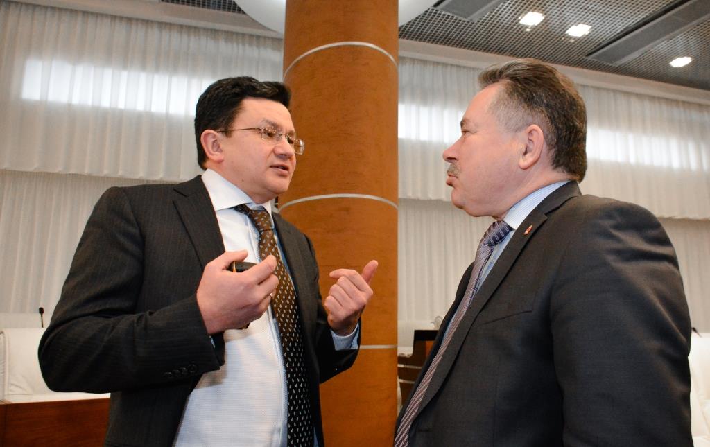 Тесно для дискуссий