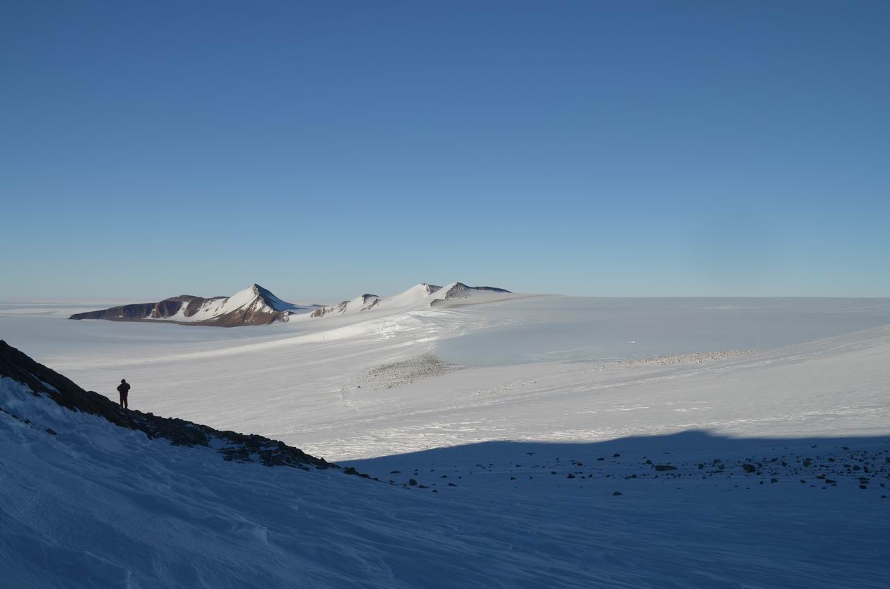 Доцент ПГНИУ Андрей Королев возвращается из Антарктиды с метеоритами