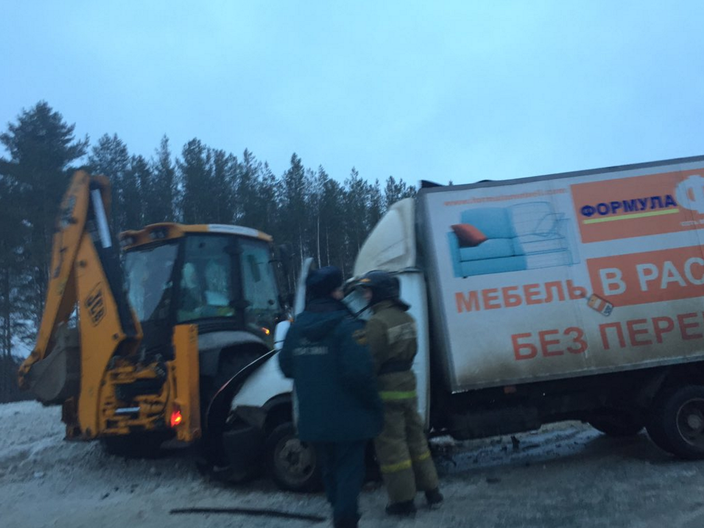 ​На Восточном обходе Перми столкнулись «ГАЗель» и экскаватор
