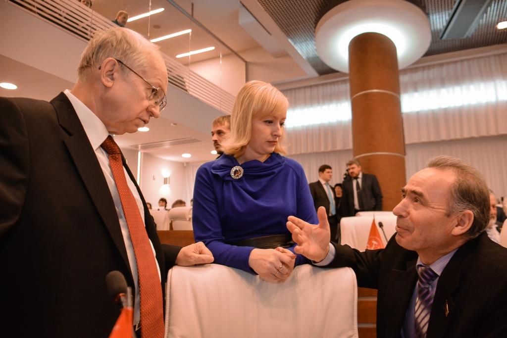 В угоду избирателям. Краевые отделения «Справедливой России» и КПРФ начали активно осваивать социальную повестку