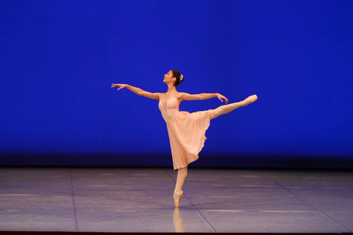 Гоголь танцует