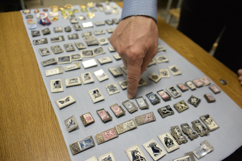 С пинцетом и лупой