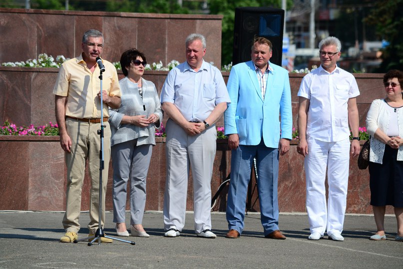 По центру Перми прошли маршем студенческие отряды