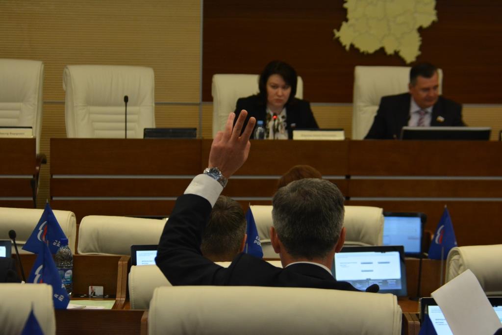 Байкеры и речники. Business Class проанализировал налоговые декларации депутатов Заксобрания