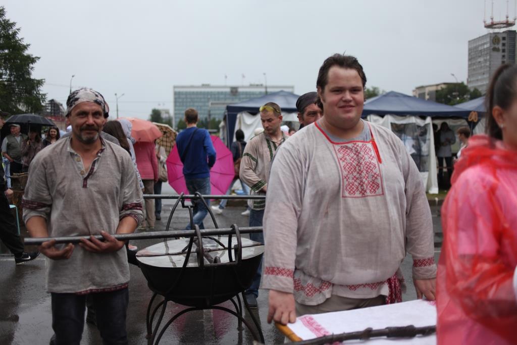 От модного бала до кузнеца-брутала. Дайджест интересных событий 12-13 июня