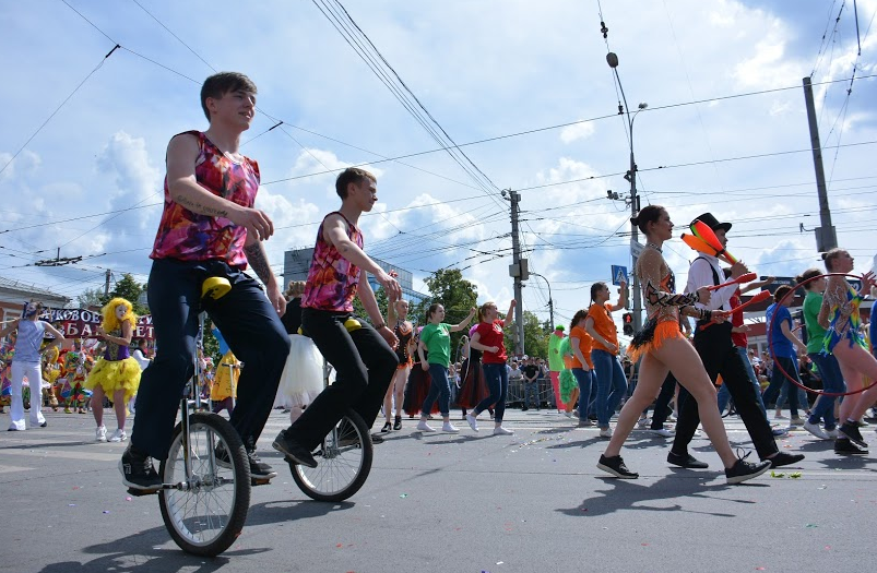 Пермь – родина единорогов. Карнавальное шествие в честь Дня города собрало реальных и мифических персонажей