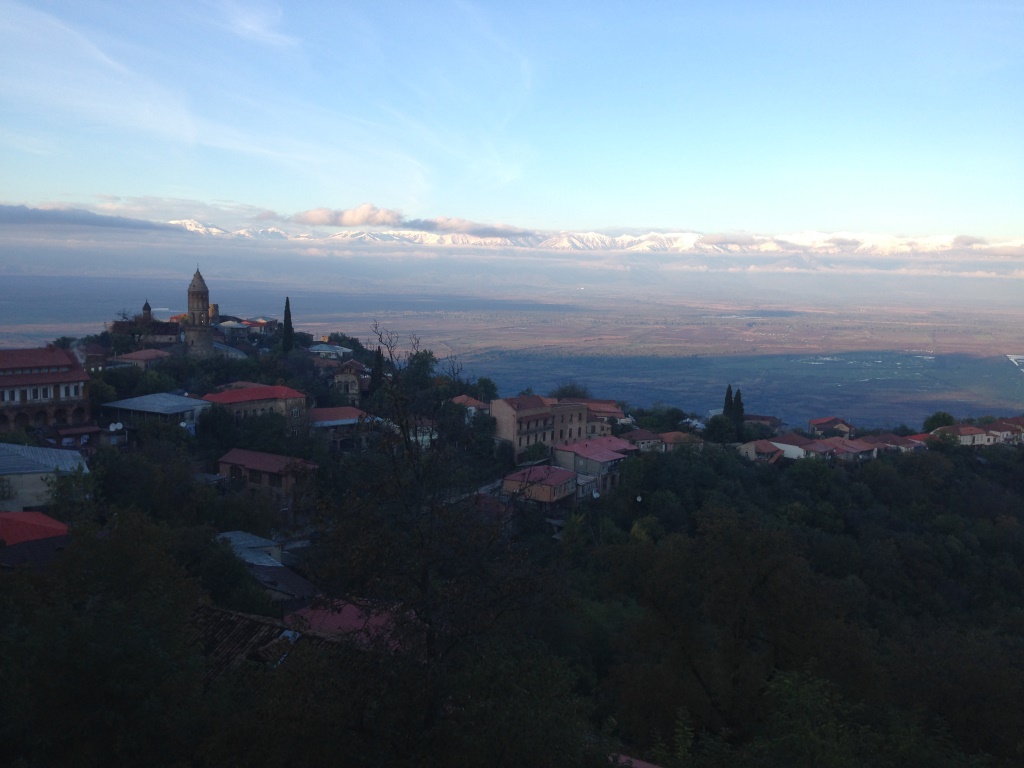 Гонки на воде и танцы у фонтана. Дайджест событий жарких выходных