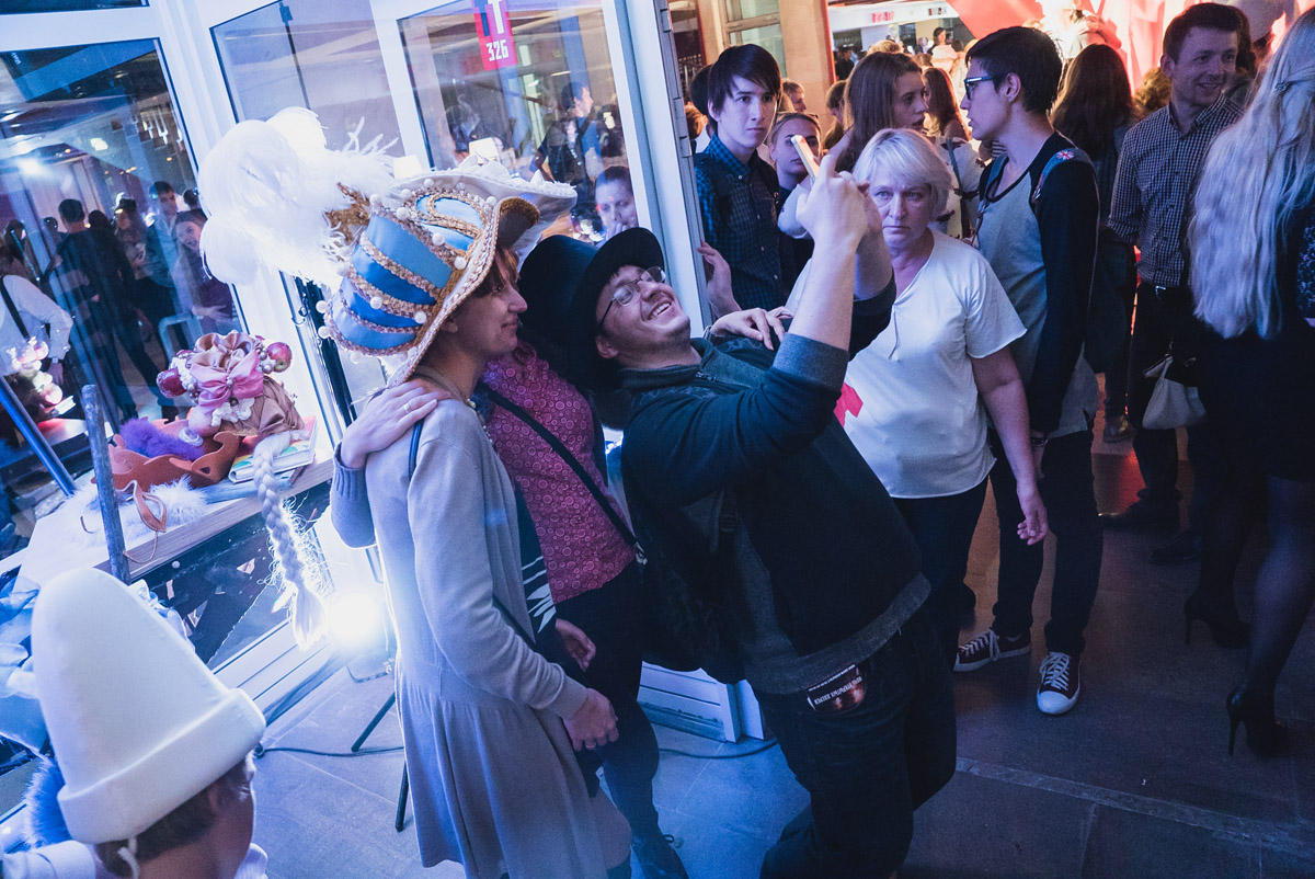 Гонки на воде и танцы у фонтана. Дайджест событий жарких выходных