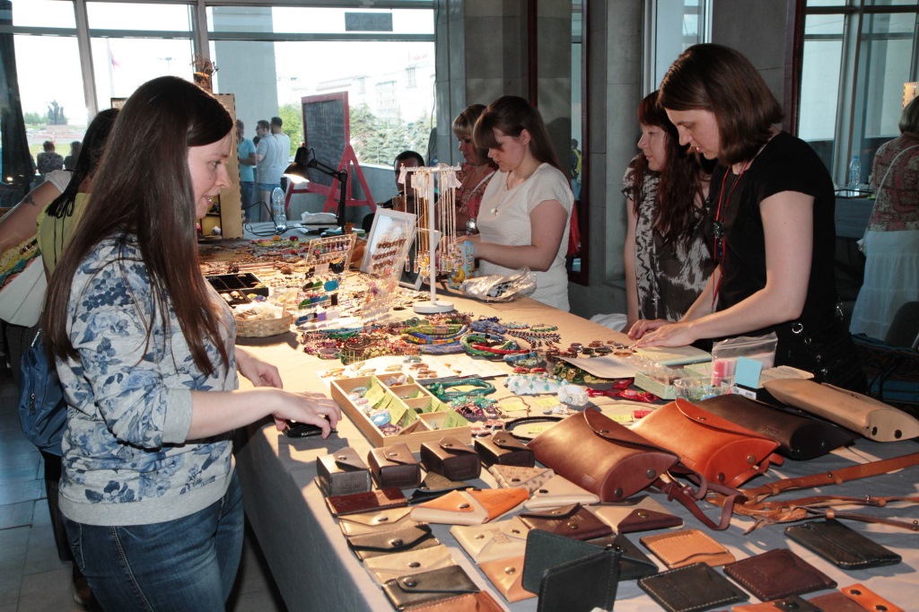 Фестиваль «Ночи-Ночи» в Перми открылся танцами на площади и выставкой 18+