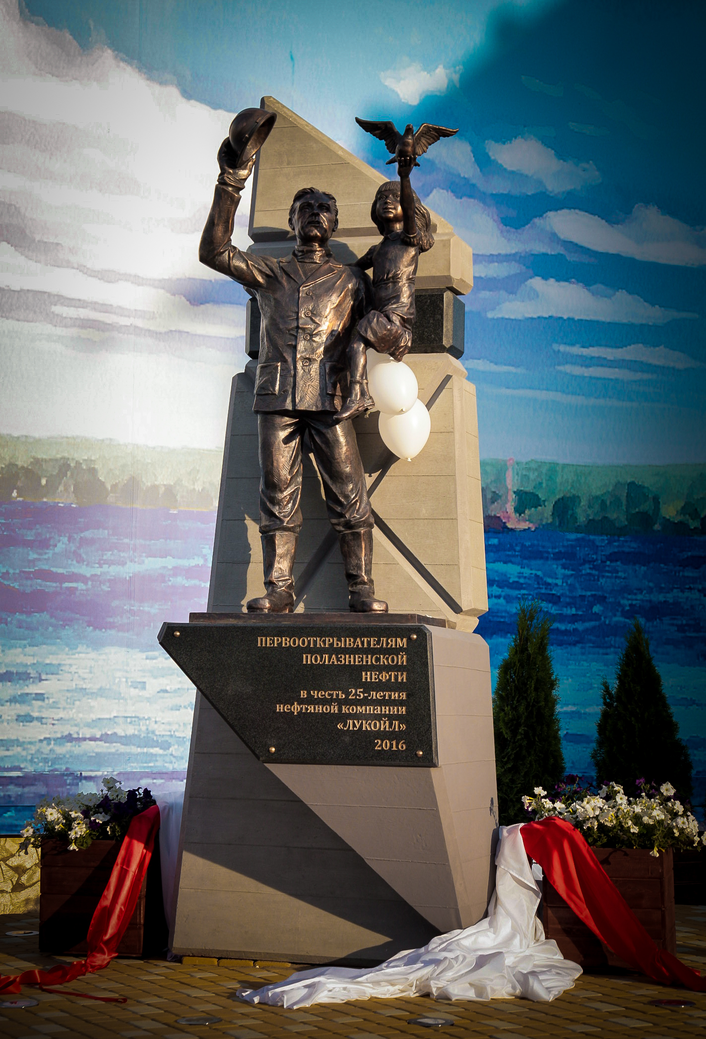 В Прикамье открыли памятник «Нефтяникам-первопроходцам»