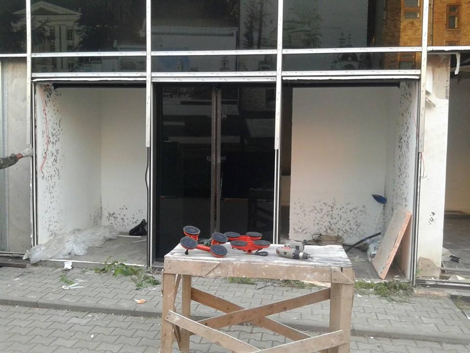 Вывеска клуба «Бегемот» пока останется на прежнем месте