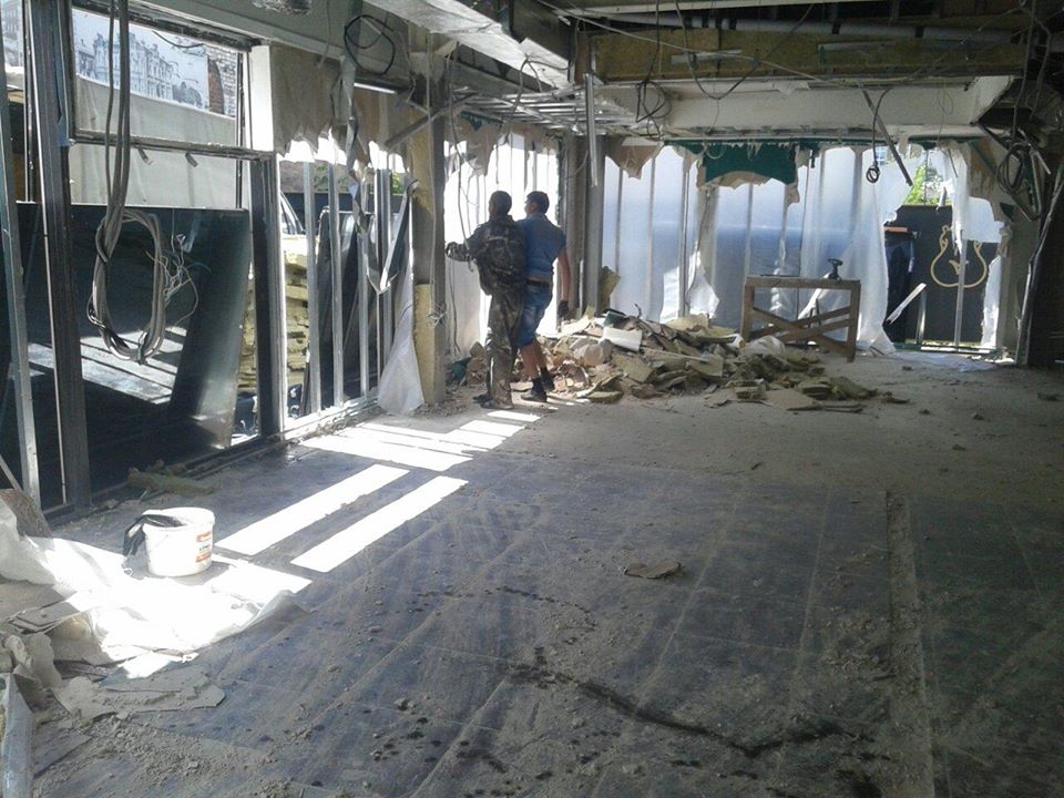 Вывеска клуба «Бегемот» пока останется на прежнем месте