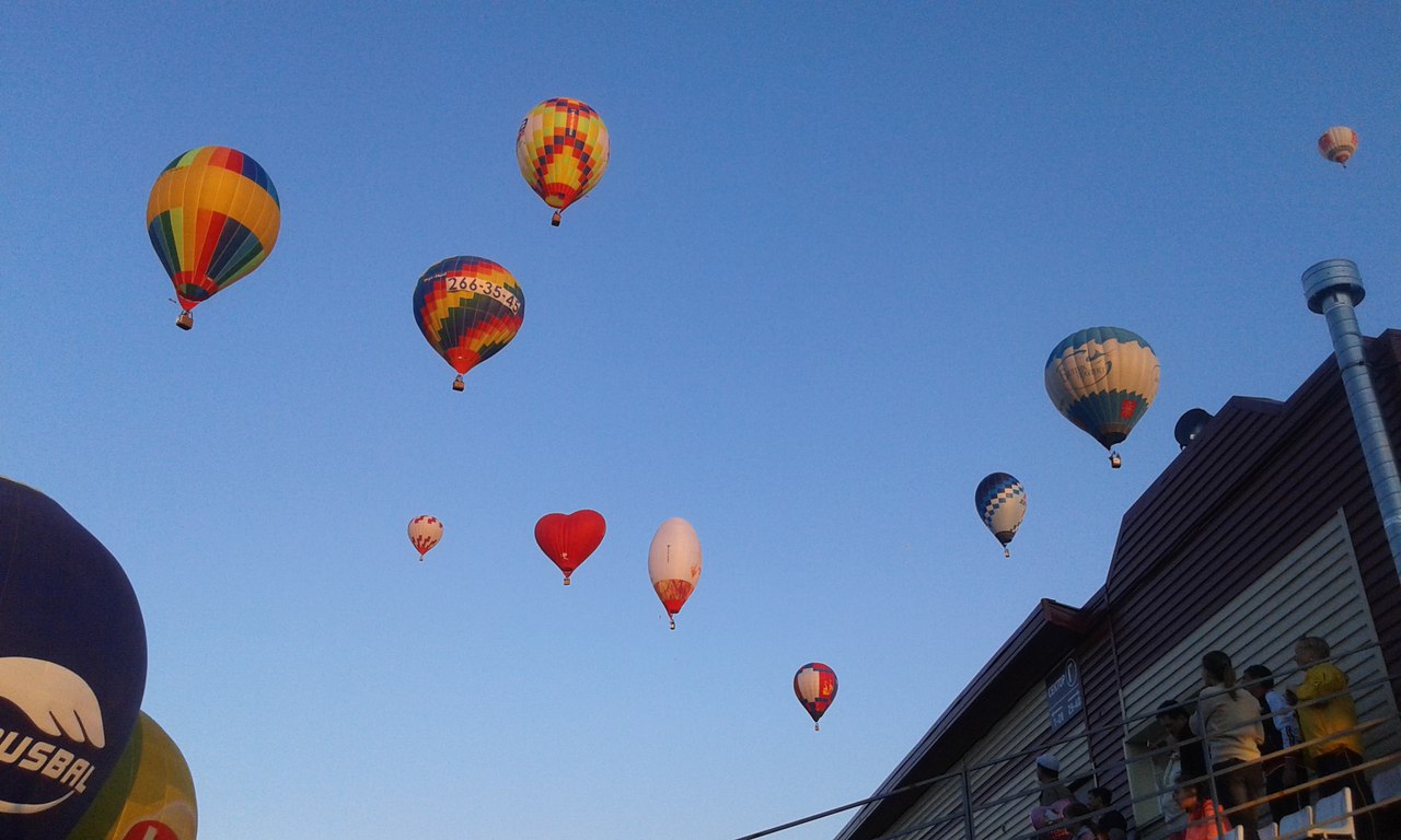 Полеты наяву. Жители Прикамья поделились в соцсетях фотографиями с «Небесной Ярмарки»