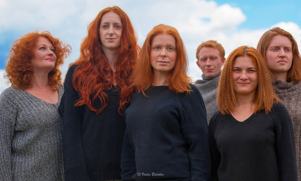 Рыжеволосые актрисы театра «У Моста» устроили фотосессию в ирландском стиле