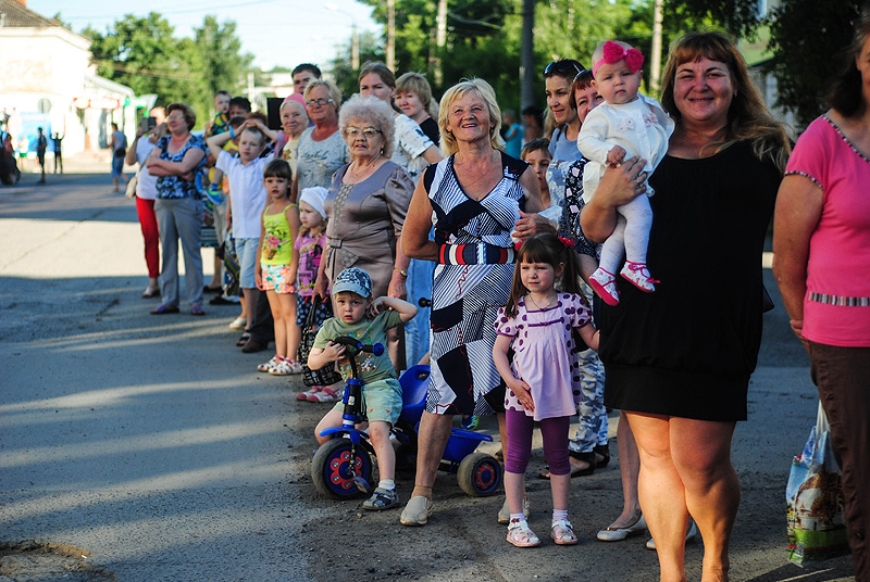 В ЗАГС Перми пришла невеста в синем платье