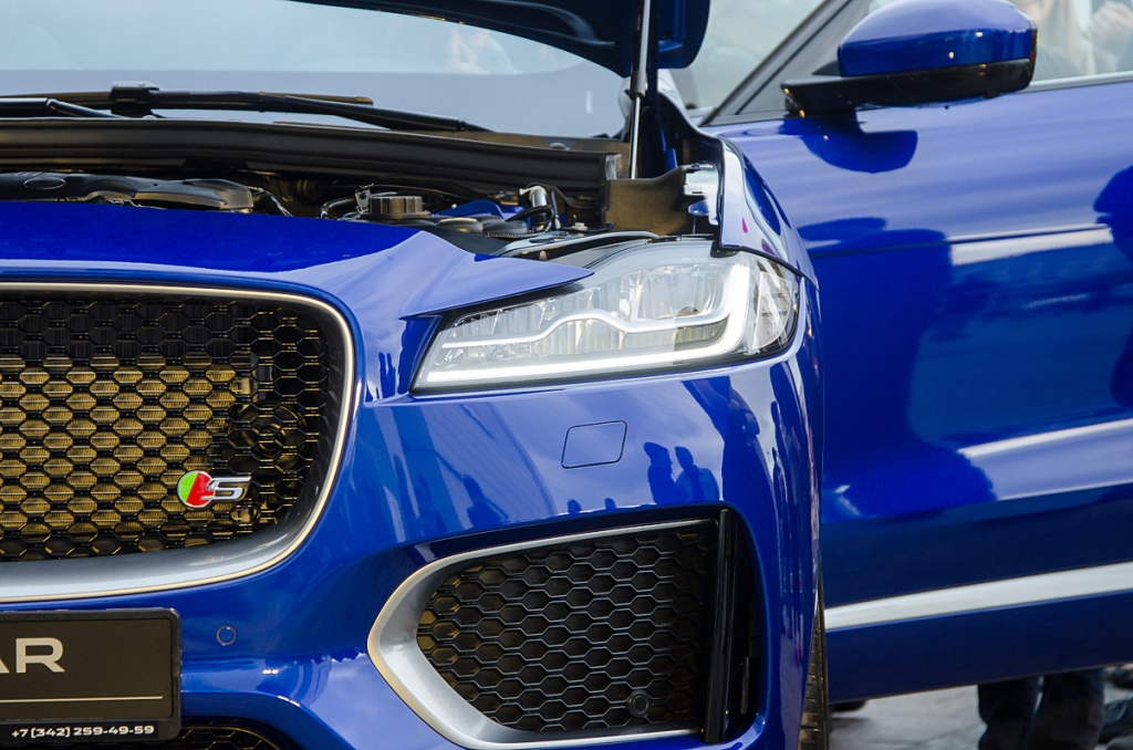 Новый Jaguar F-PACE — первый в истории бренда