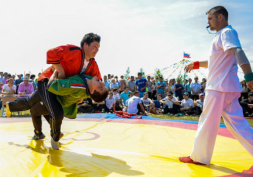 Губернатор Виктор Басаргин открыл третий краевой сельский Сабантуй-2016