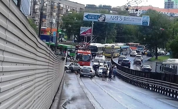 В Перми на шоссе Космонавтов произошло тройное ДТП