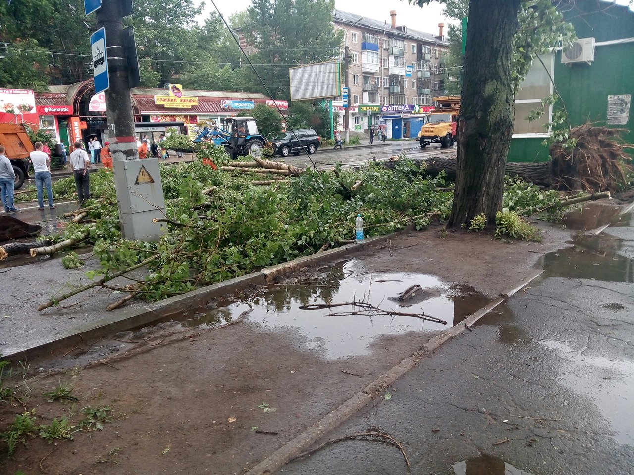 В Перми спецслужбы устранили последствия вчерашней грозы и шквалистого ветра