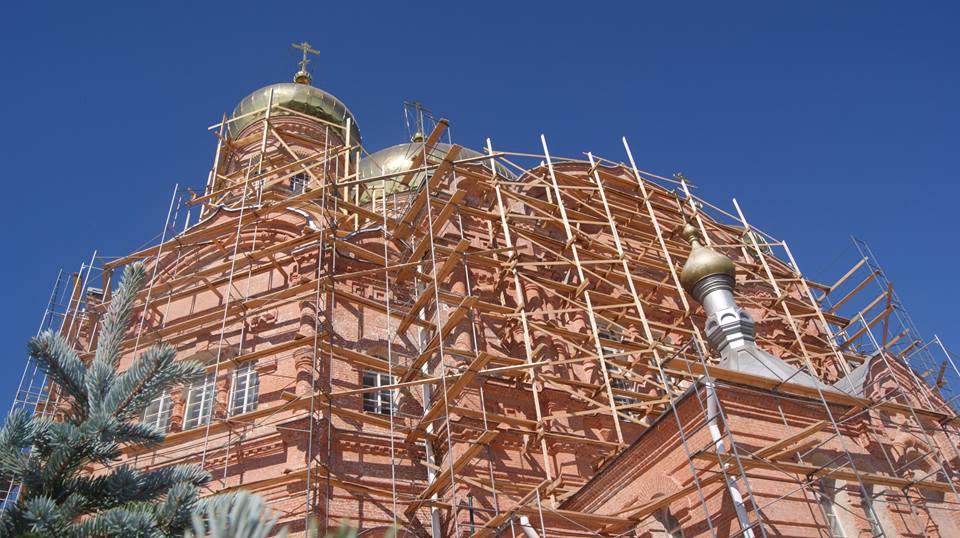 Сняли краску и укрепляют кладку: в Прикамье реставрируют собор Белогорского монастыря