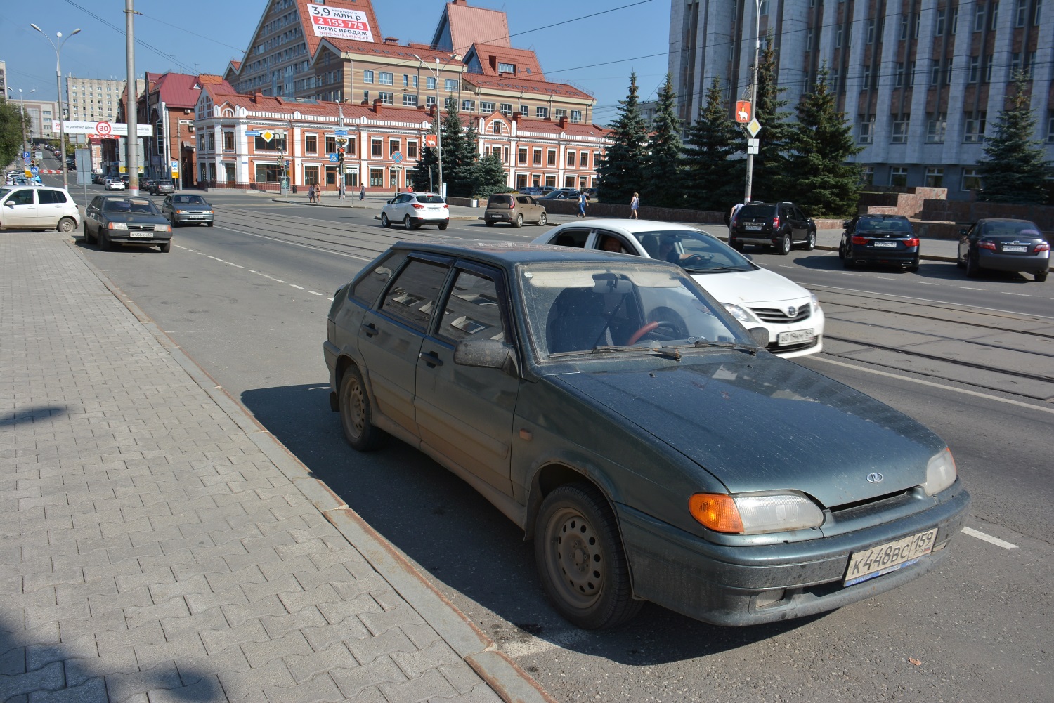 Платные или нет? Утром 15 августа парковки в центре Перми оказались полупустыми