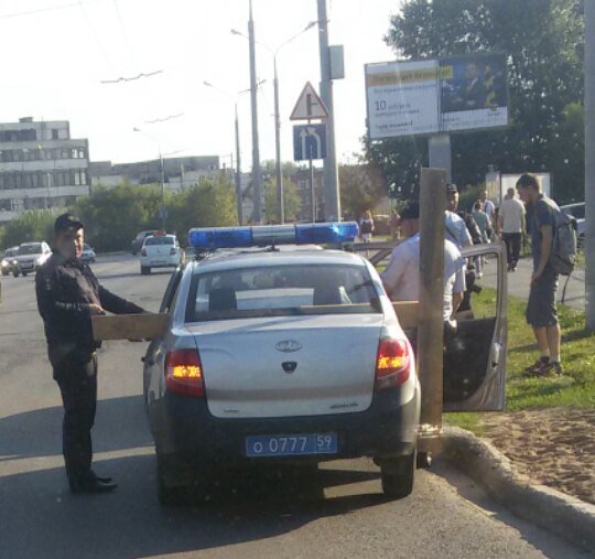 Пермский художник гулял по улице в образе распятого на кресте Иисуса Христа