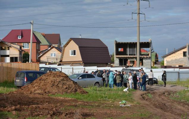 Жители Запруда говорят, что нефтепровод был проложен по территории микрорайона незаконно 