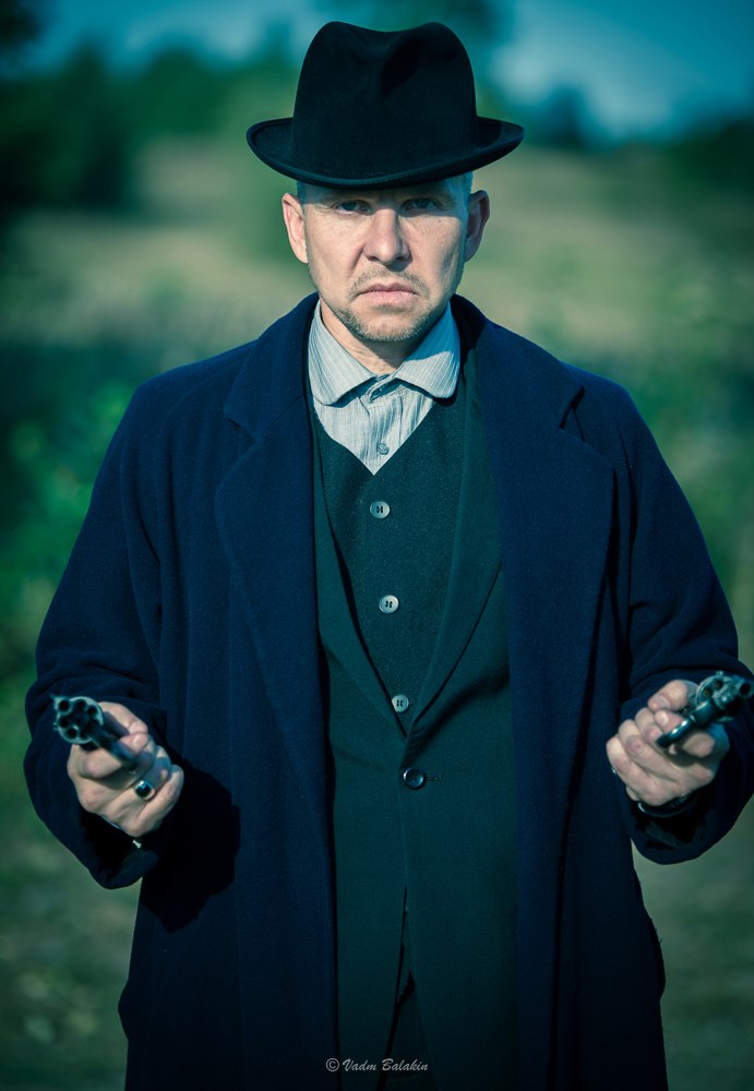 Театр «У Моста» провел фотосессию по мотивам сериала «Острые козырьки»