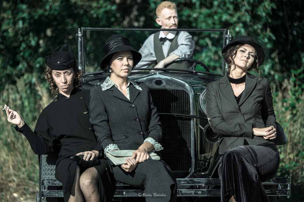 Театр «У Моста» провел фотосессию по мотивам сериала «Острые козырьки»