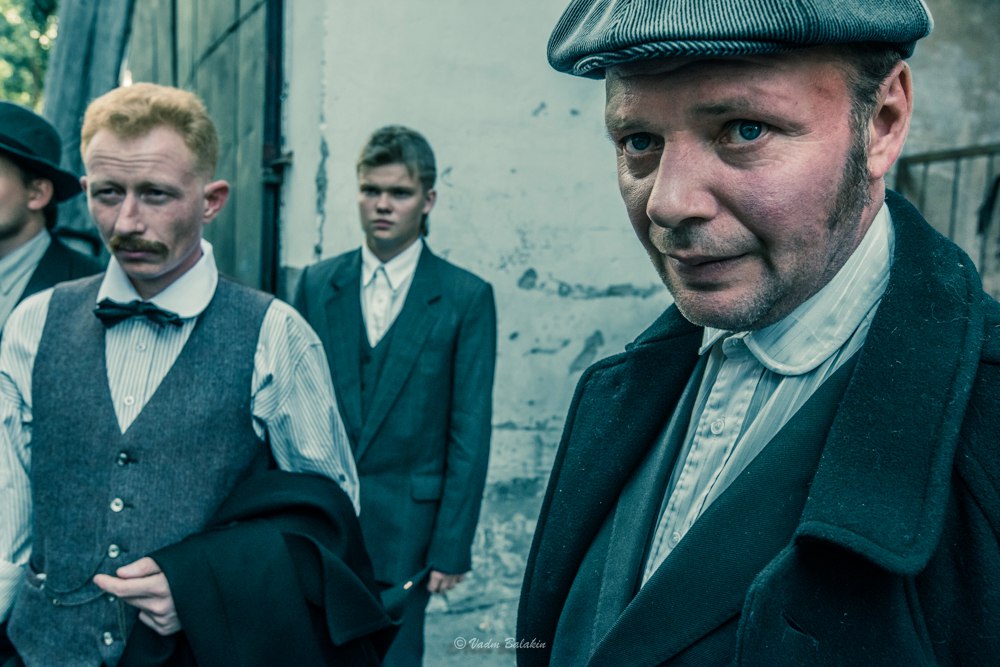 Театр «У Моста» провел фотосессию по мотивам сериала «Острые козырьки»