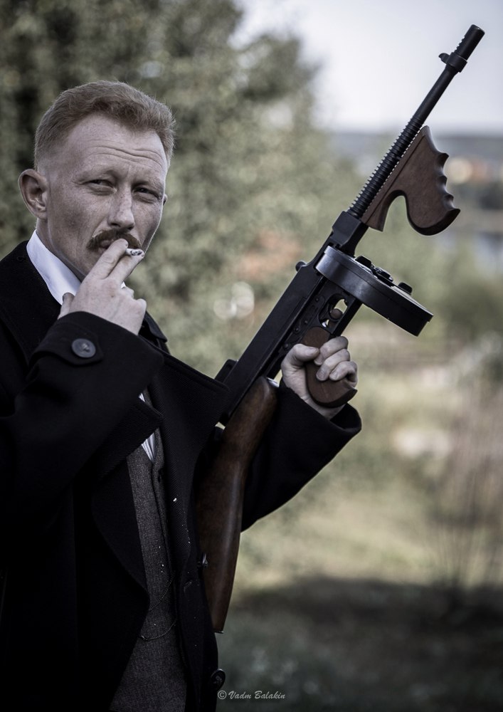 Театр «У Моста» провел фотосессию по мотивам сериала «Острые козырьки»