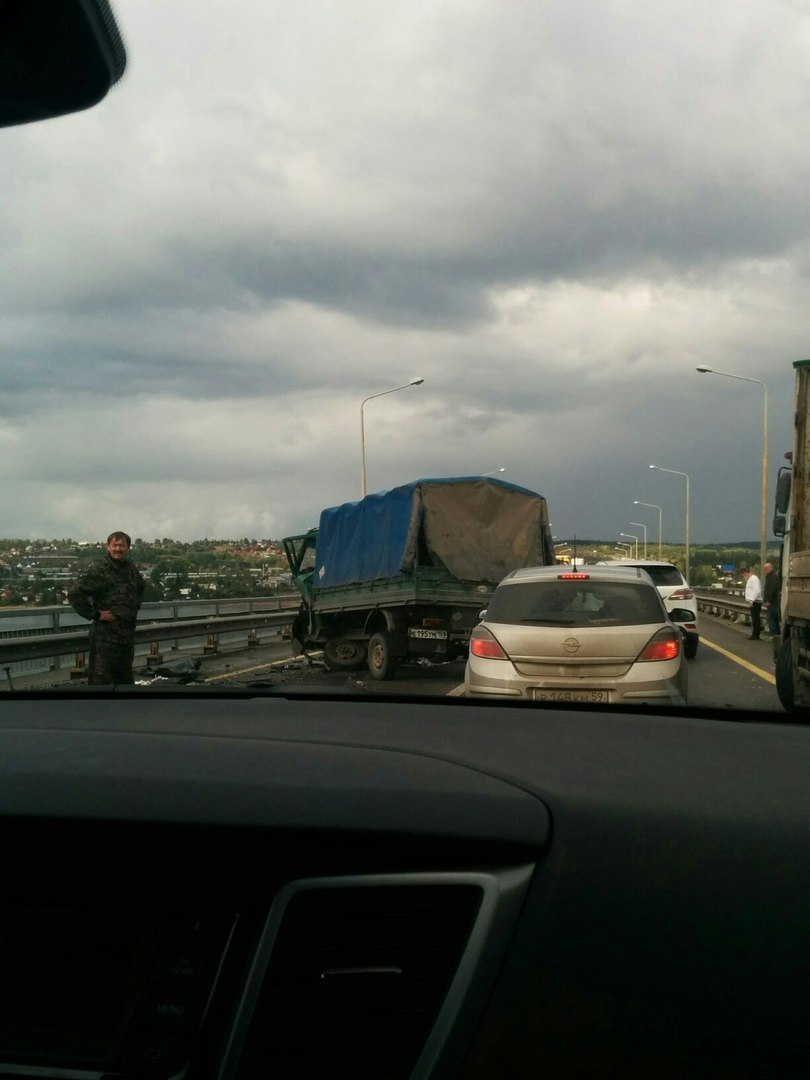 В Перми из-за ДТП на Чусовском мосту образовалась 5-километровая пробка
