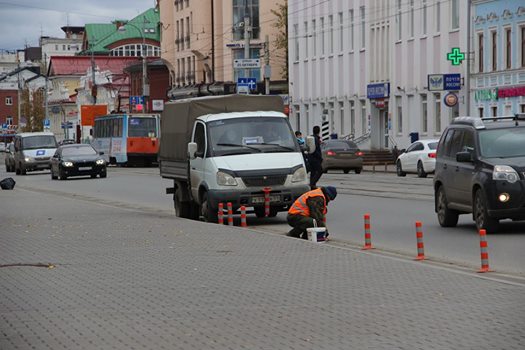 ​Отправились на зимовку: в центре Перми демонтируют велосипедные столбики