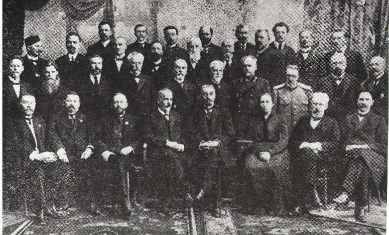 Соперничество с Екатеринбургом, строптивый губернатор и революционные песни — как в Перми появился первый на Урале университет