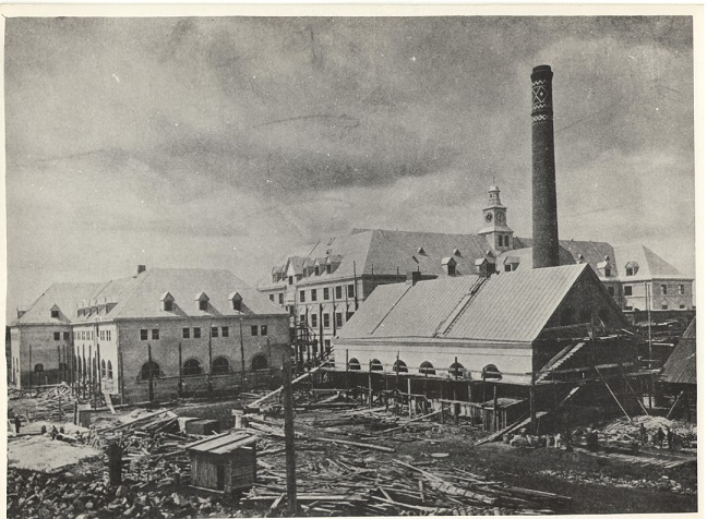 Соперничество с Екатеринбургом, строптивый губернатор и революционные песни — как в Перми появился первый на Урале университет