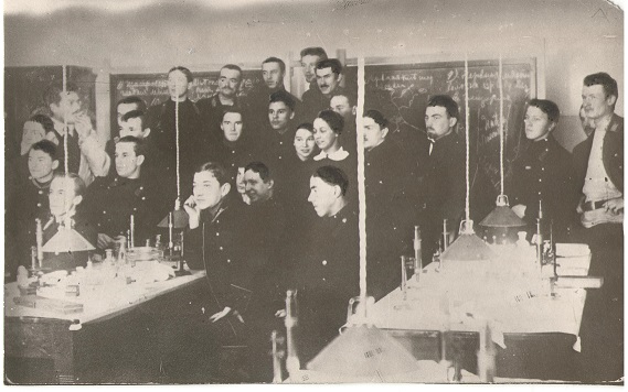 Соперничество с Екатеринбургом, строптивый губернатор и революционные песни — как в Перми появился первый на Урале университет