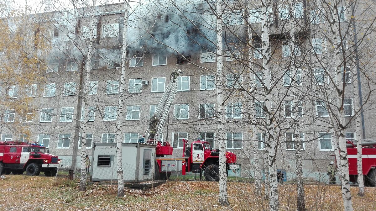 ​В Перми горит здание больницы