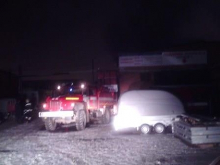 Ночью в Перми на улице Васильева сгорел автосервис с тремя автомобилями