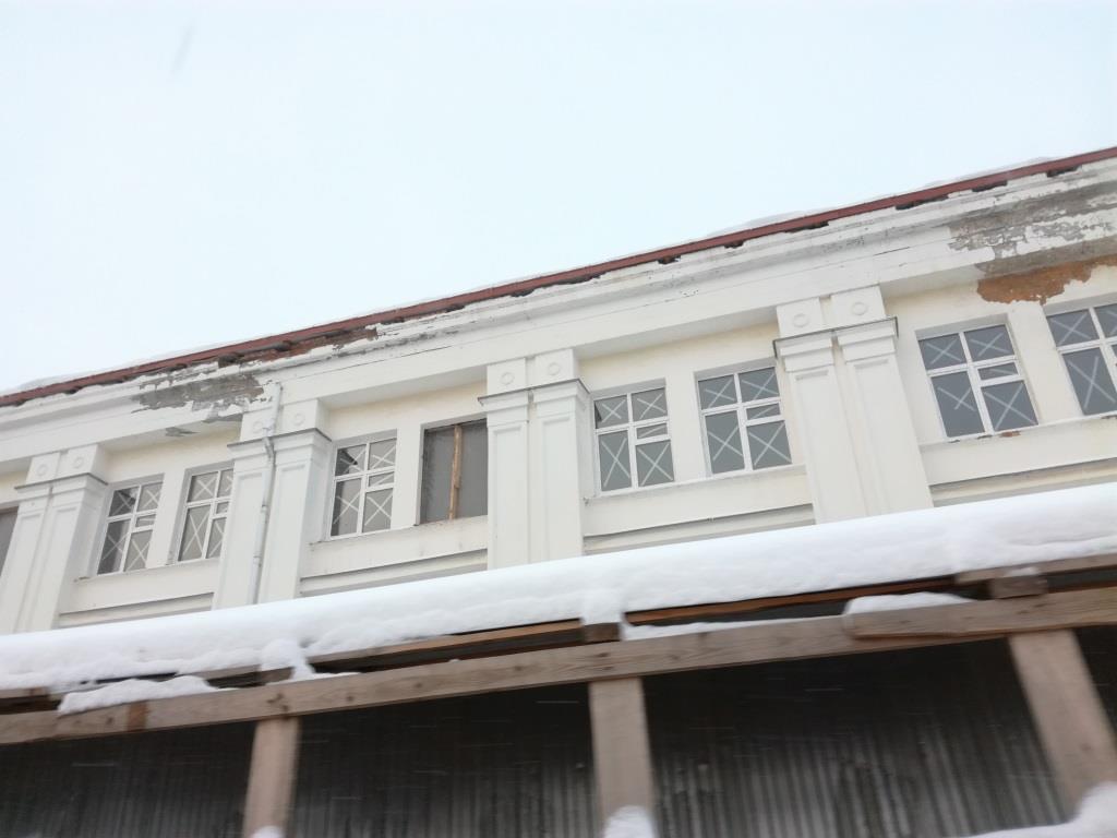 В здании Речного вокзала в Перми устанавливают стеклопакеты