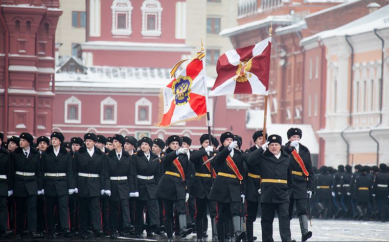 «Чуть-чуть закрытая структура»