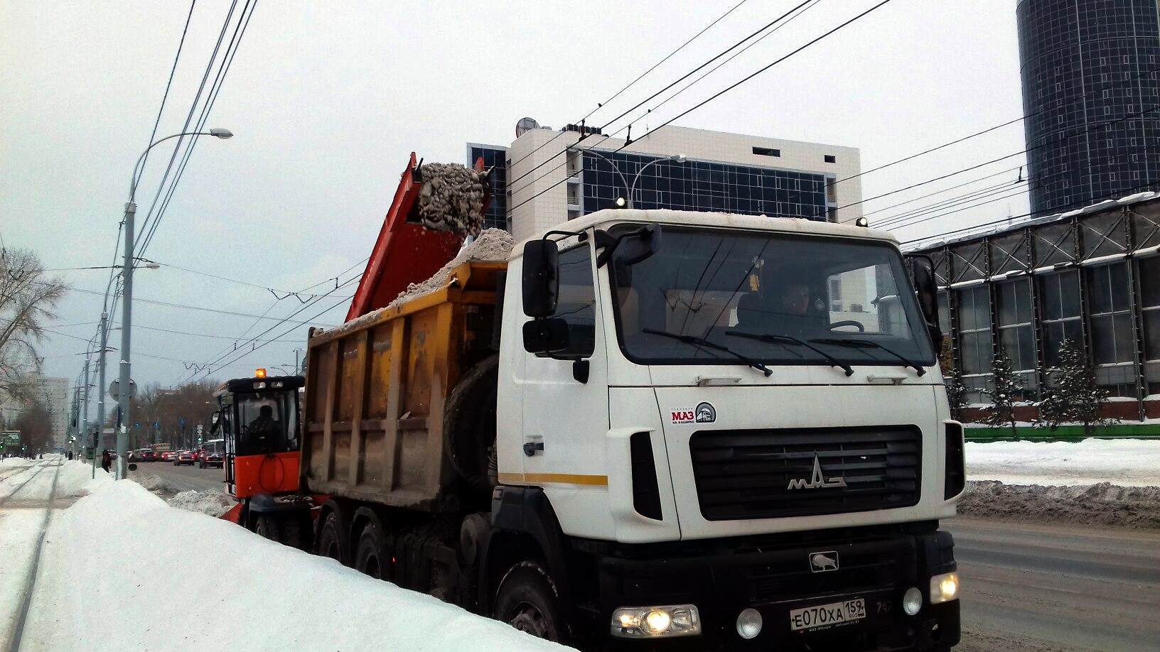 «Снег – это хорошо!» Корреспондент «bc» провел рабочий день с одним из крупных подрядчиков 