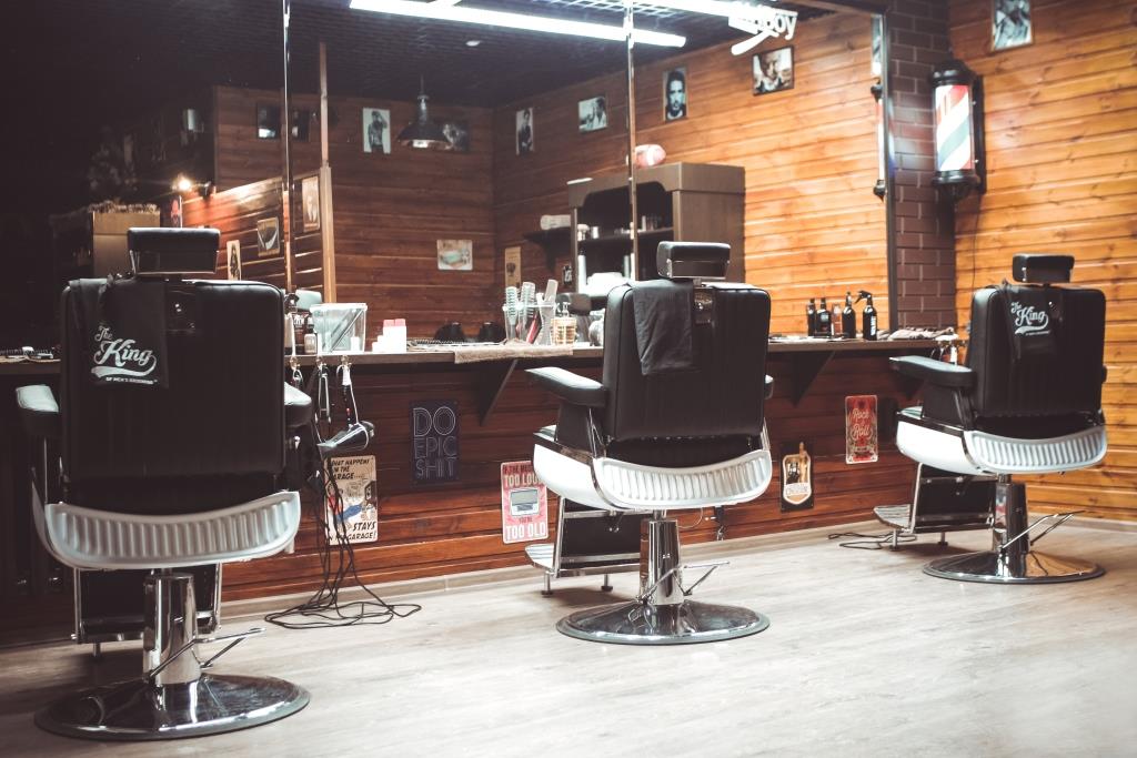 Барбершоп OldBoy воссоздает европейские традиции в Перми, воплощая идеалы лучшего британского салона