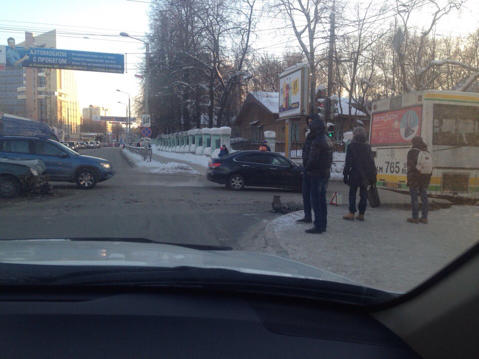 В Перми из-за ДТП с участием автобуса образовалась серьезная пробка